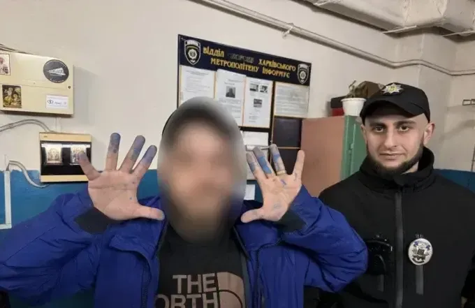 Нетверезі харківʼяни розмалювали стіни у Харківському метро: як вони пояснили свої дії?