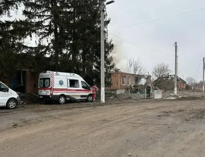 На Харківщині внаслідок обстрілу постраждали фельдшер та водій швидкої