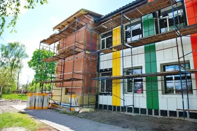 На Харківщині майже відновили один з ліцеїв, який росіяни сильно зруйнували