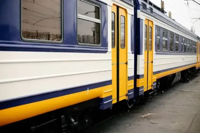 Обстріл вокзалу на Харківщини: всі постраждалі - пасажири електропоїзда, рух поїздів обмежено