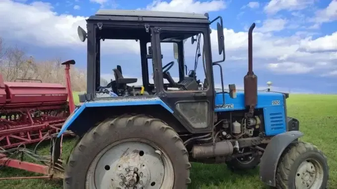 На Харківщині ворог з повітря атакував земельну ділянку та вбив тракториста