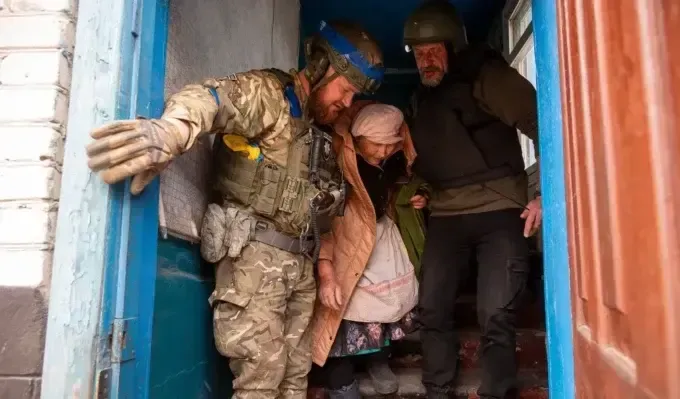 Сьогодні з прикордонних територій на Харківщині планують вивезти ще 1600 людей - скільки залишається людей у Вовчанську та де оголосили примусову евакуацію?