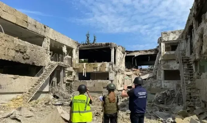 Росіяни вдарили по центру Чугуєва на Харківщині та знищили дитсадок - є поранені