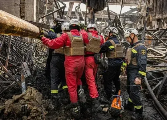 У гіпермаркеті Харкова загинули 12-річна дівчинка з мамою - рятувальники розібрали до 30% завалів