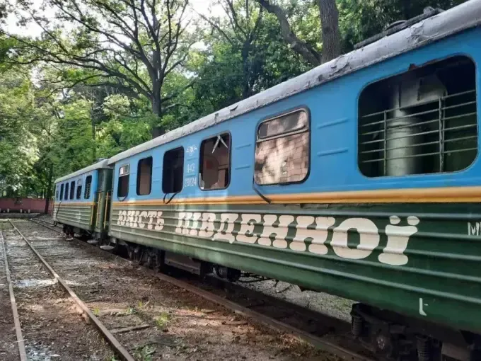 У Харкові росіяни обстріляли дитячу залізницю та Центральний парк