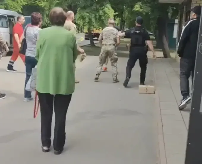 Конфлікт з ТЦК у Харкові: у військкоматі кажуть, що цивільні були напідпитку, та провокували військових