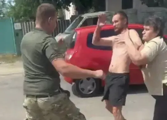 Скандал з ТЦК: на Харківщині представник ТЦК побився з цивільними - під удар потрапила і жінка