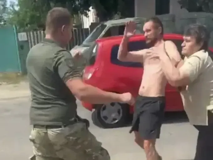Скандал з ТЦК: на Харківщині представник ТЦК побився з цивільними - під удар потрапила і жінка