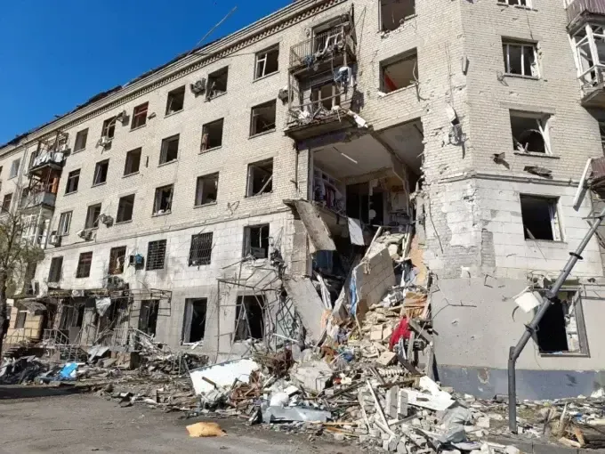 Росіяни вдарили по багатоповерхівці біля автовокзалу, екопарку та підприємству в Харкові