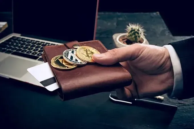 Як обміняти USDT на гривні з карткою Ізібанку