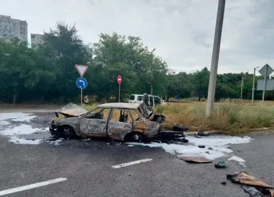 У Харкові сталася аварія, внаслідок якої згорів автомобіль та постраждали люди
