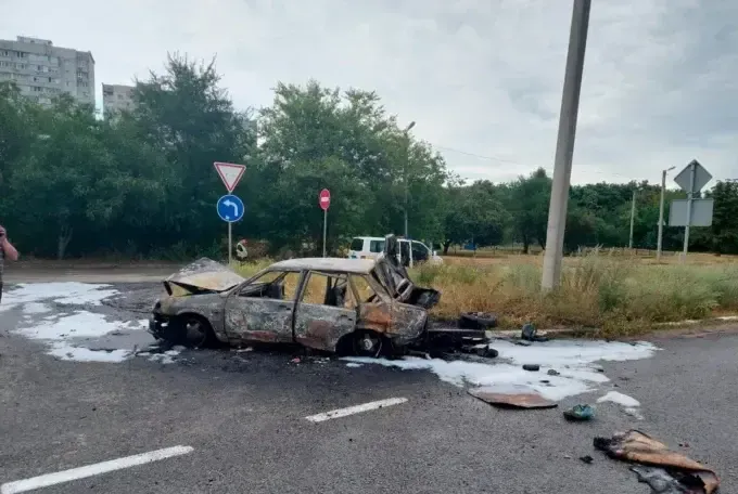 У Харкові сталася аварія, внаслідок якої згорів автомобіль та постраждали люди