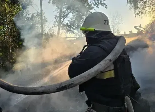 Харків атакували КАБом, а у Лозовій досі розбирають завали та шукають людей