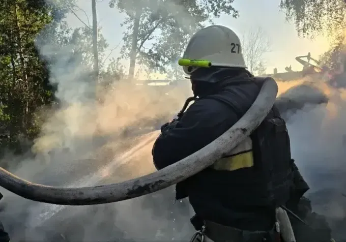 Харків атакували КАБом, а у Лозовій досі розбирають завали та шукають людей