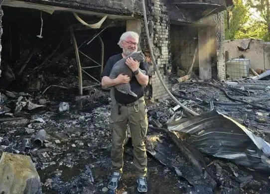 Окупанти влучили в будинок харківського волонтера Сапронова