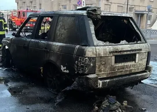 У Харкові 18-річний хлопець за гроші підпалив авто військовослужбовця