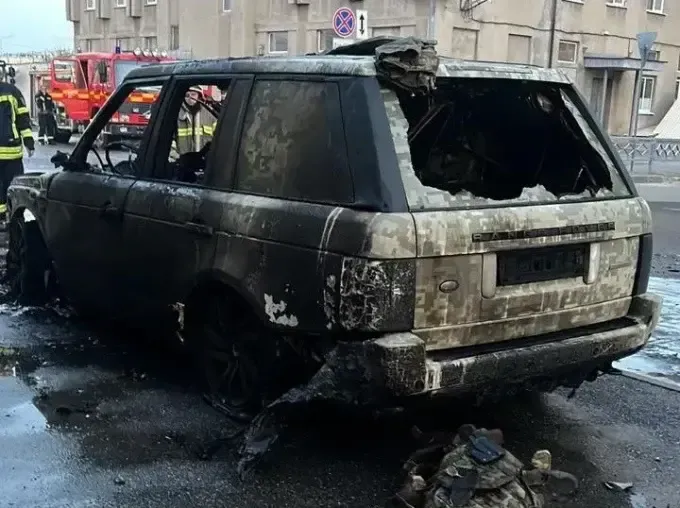 У Харкові 18-річний хлопець за гроші підпалив авто військовослужбовця