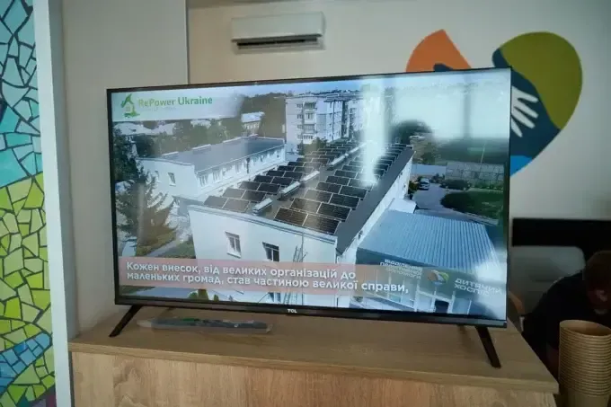Шотландські школярі допомогли зібрати кошти на сонячну електростанцію для дитячої лікарні у Харкові
