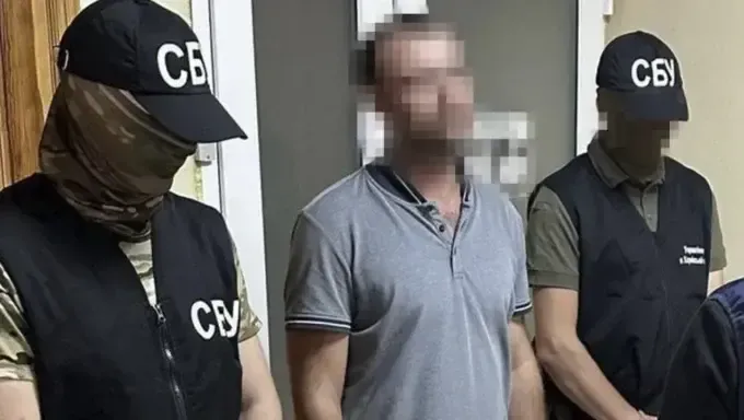 У Харкові затримали колаборанта, який під час окупації Купʼянська, залишив місто без українського ТБ