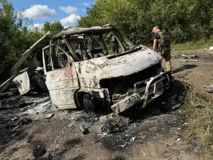 На Харківщині ворожий дрон влучив в автомобіль "Госпітальєрів" та вбив двох медиків