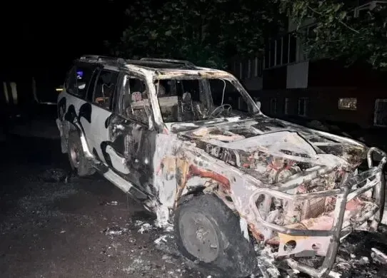 У Харкові дезертир за ніч підпалив 6 військових автомобілів