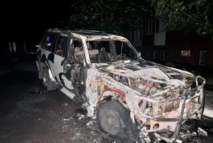 У Харкові дезертир за ніч підпалив 6 військових автомобілів