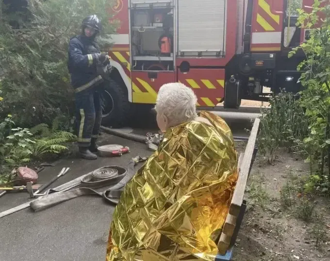 У Харкові в епіцентрі пожежі опинився маломобільний чоловік