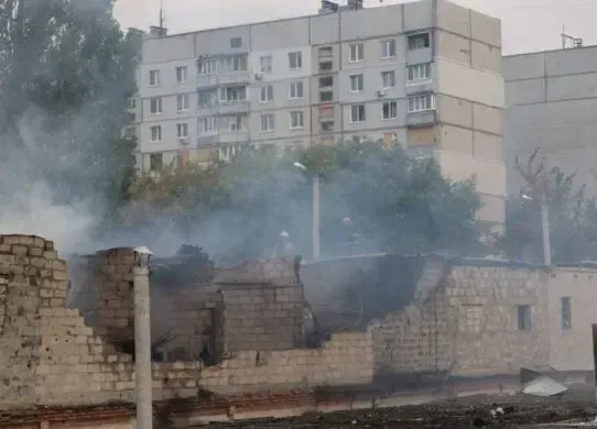 Росіяни обстріляли гаражний кооператив та один з харківських вишів (фото)