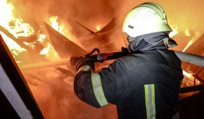 Зеленський відзначив харківських рятувальників під час свого звернення