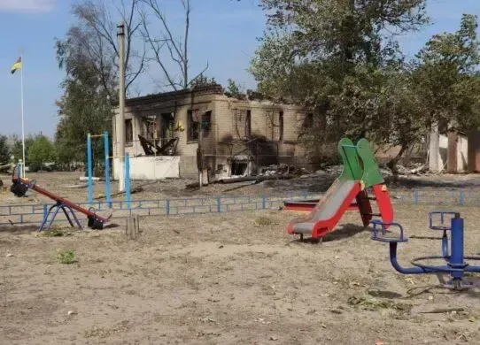 У село на Харківщині, куда дісталася лісова пожежа, повертаються евакуйовані люди
