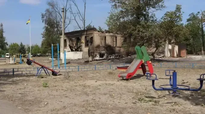 У село на Харківщині, куда дісталася лісова пожежа, повертаються евакуйовані люди