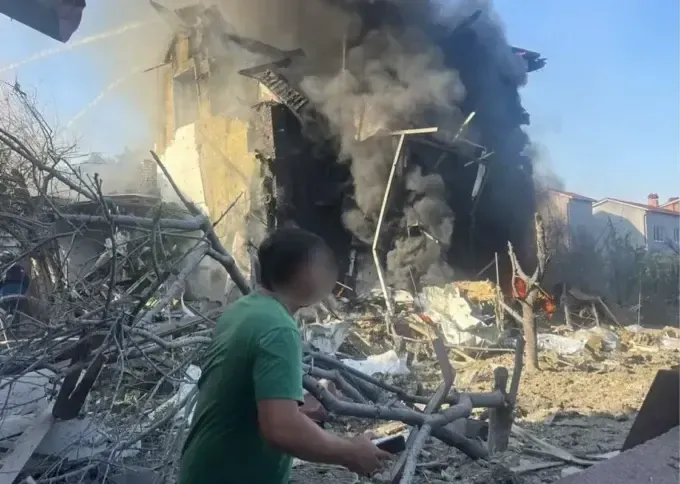 Окупанти вдарили на Харківщині по будинках, підприємству та садовому товариству