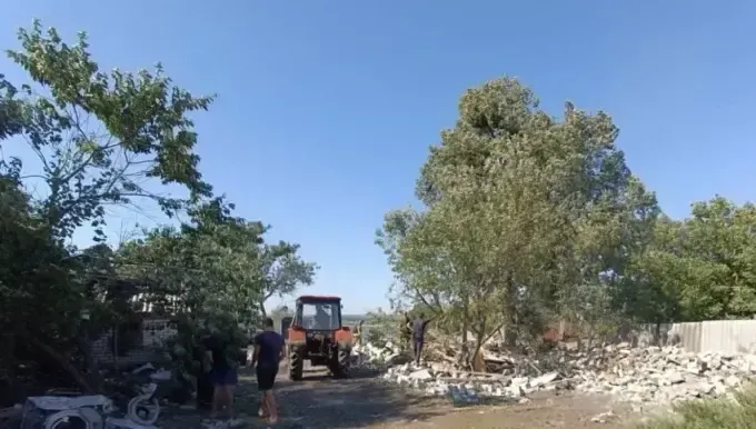 Після обстрілу на Харківщині з-під завалів дістали тіло літньої жінки