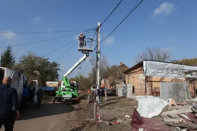 Харків'янам повернули світло після обстрілу