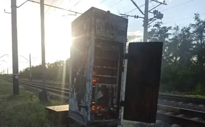 Окупанти завербували підлітка для підпалу релейних шаф Укрзалізниці на Харківщині
