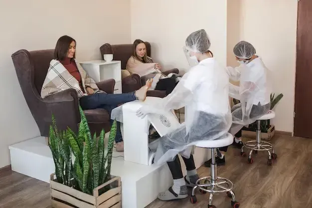 Де купити якісне крісло для педикюру: поради для майстрів і власників салонів
