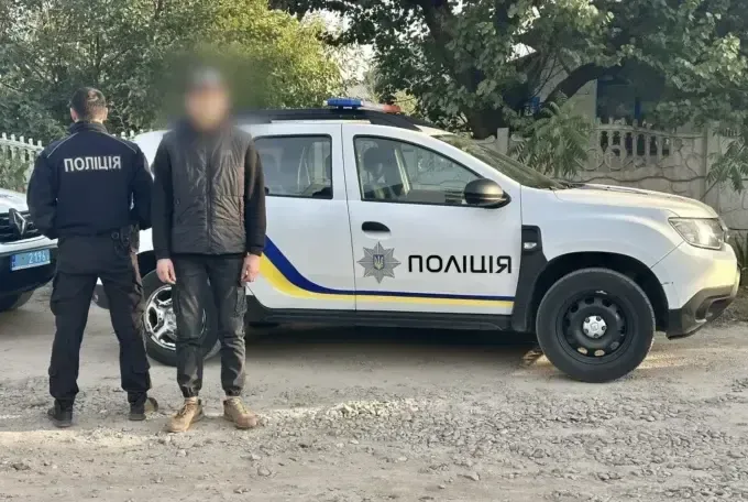 На Харківщині до оселі подружжя пенсіонерів вдерся невідомий зі зброєю