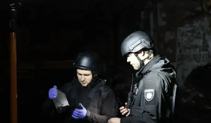 Вибухи у Харкові: ворог влучив по багатоповерхівці, будинок горить