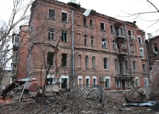 Обстріл Харкова: росіяни вдарили по Київському району біля житлових багатоповерхівок