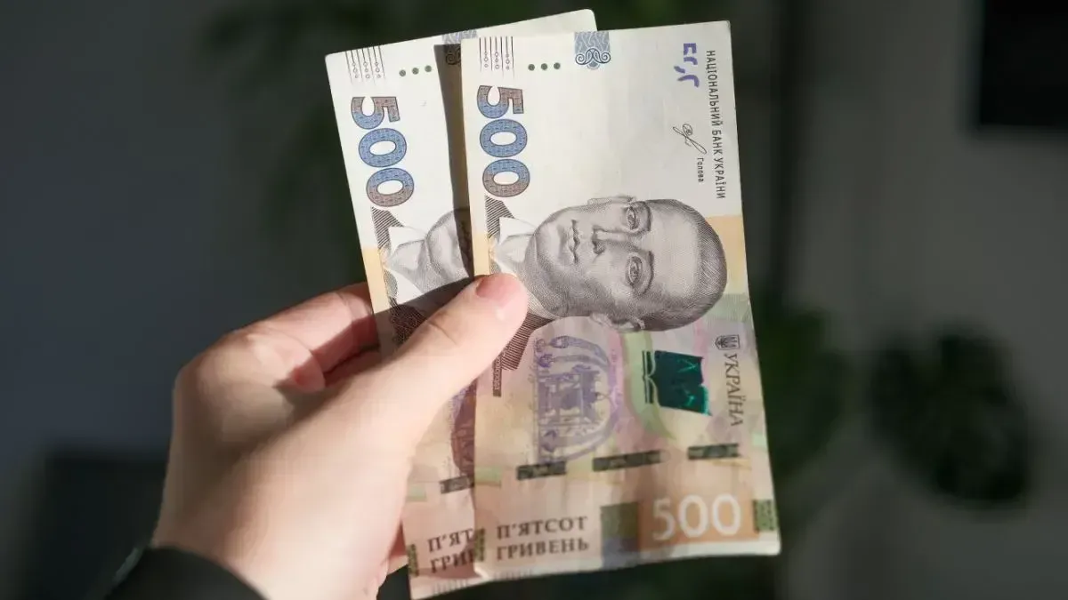 Тисяча Зеленського: коли зарахують гроші на карту?