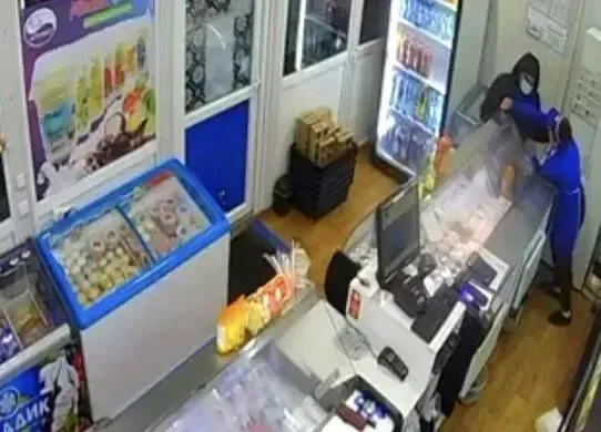 У Харкові на Салтівці намагалися пограбувати магазин - продавчиня не розгубилася