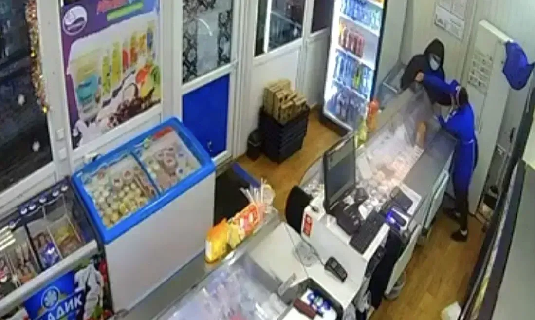 У Харкові на Салтівці намагалися пограбувати магазин - продавчиня не розгубилася