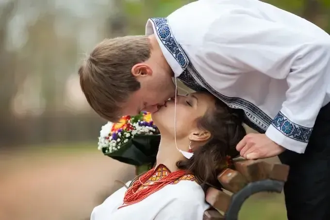 Які вишиванки замовити на весілля, знає інтернет-магазин вишиванок