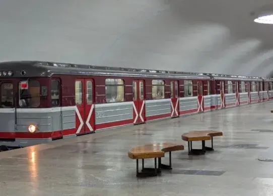 У Харківському метро всі поїзди хочуть зробити червоними
