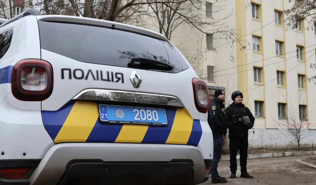 На прощанні з поліцейським у Харкові, на даху помітили незрозумілу активність людей