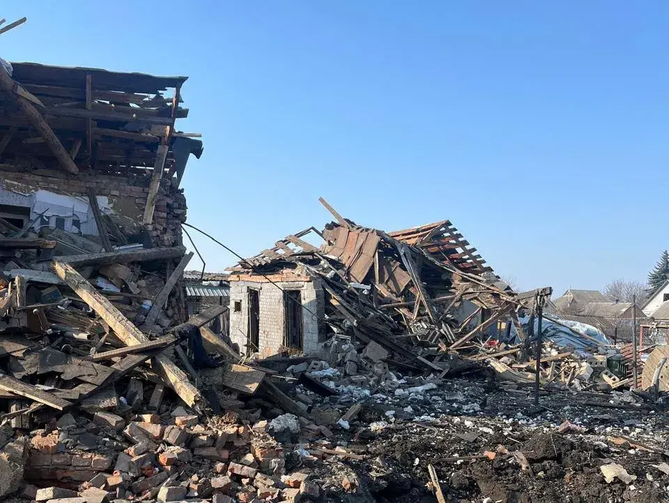 Селище на Харківщині зазнало атаки КАБами - є постраждалі