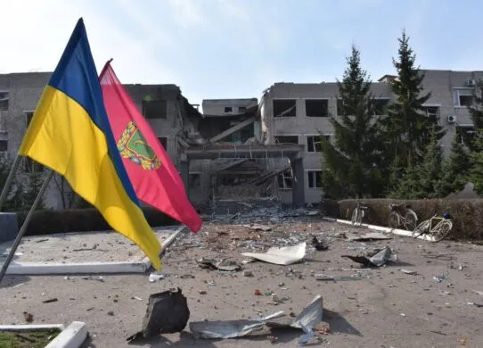 Вночі росіяни зруйнували на Харківщині ліцей та Алею Слави