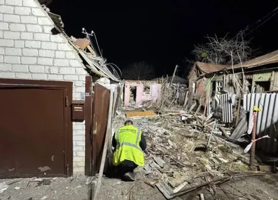 Чоловік загинув, шукаючи укриття, а жінці відірвало ноги у власному будинку: криваві подробиці обстрілу Харкова