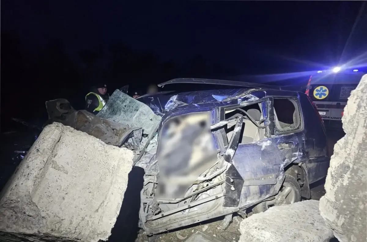Смертельна ДТП на Харківщині: авто врізалося в бетонну споруду, є загиблі