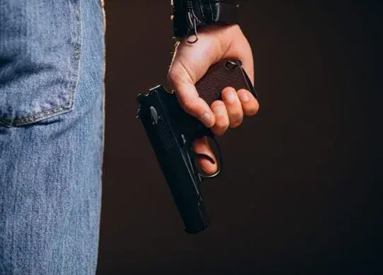 У Харкові невідомий стріляв з вікна автівки